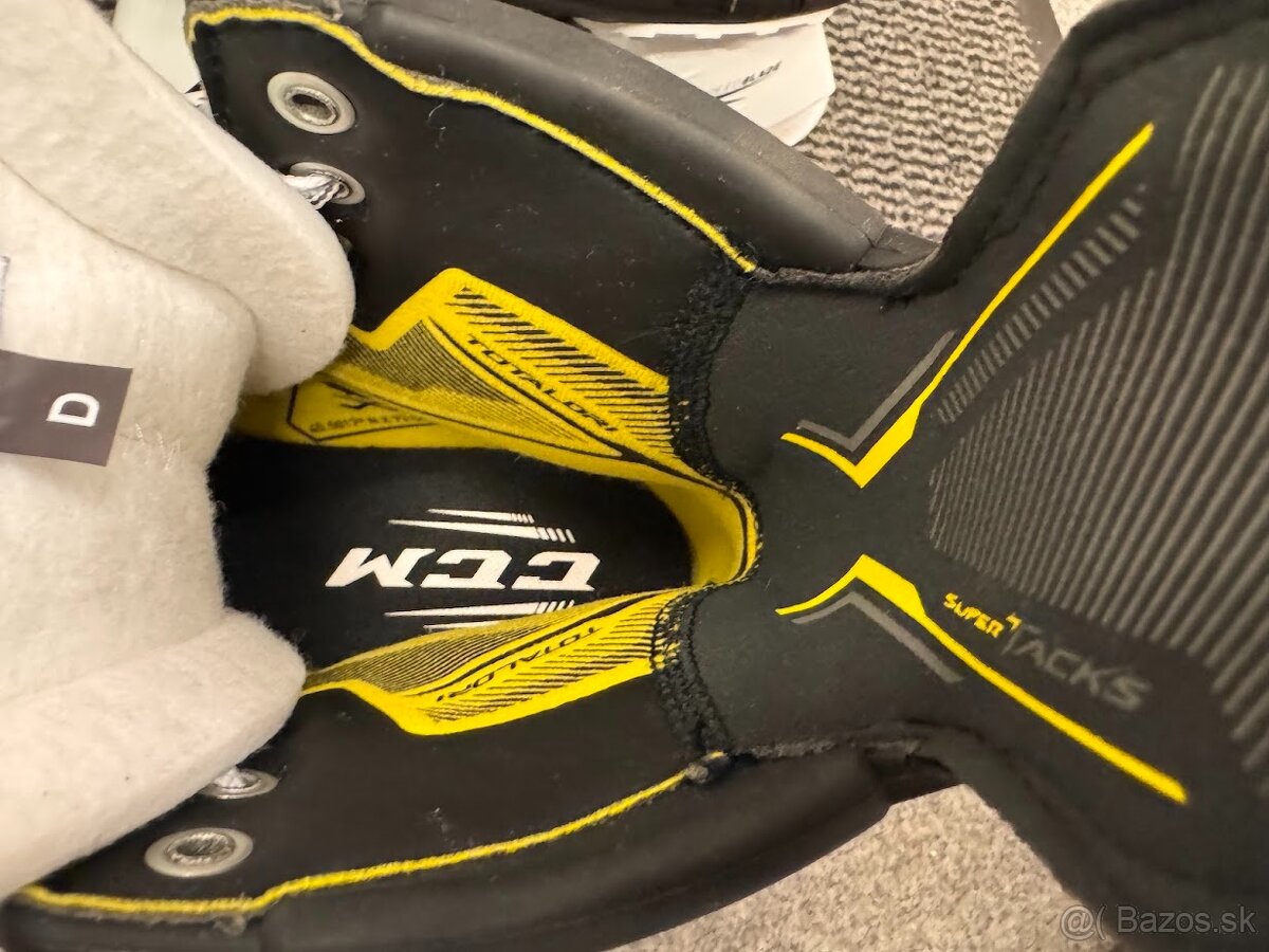 BRUSLE CCM TACKS 9380 vel. 43/8D - 3