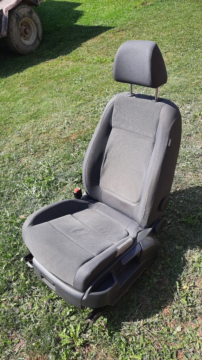Predám sedačky vw golf plus + LACNO - 3