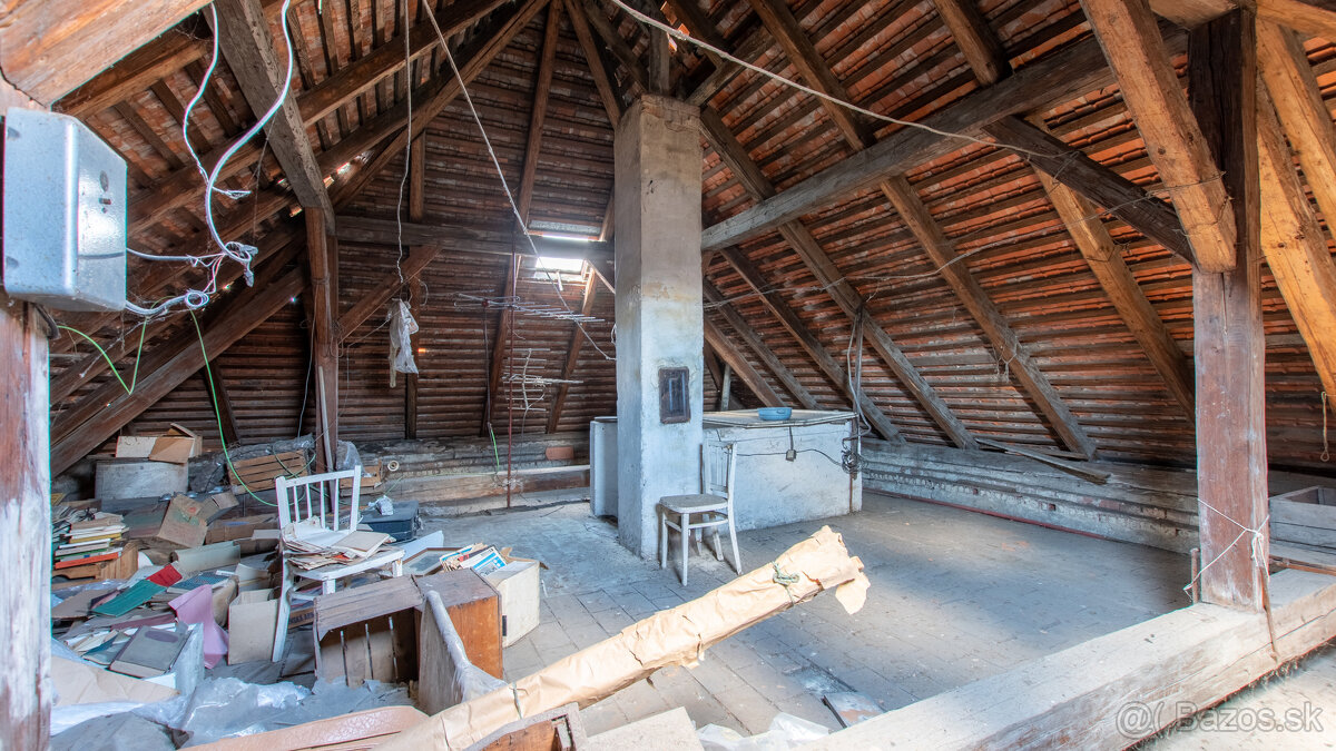 Starší rodinný dom s ideálnym pozemkom v pokojnej rodinnej o - 3