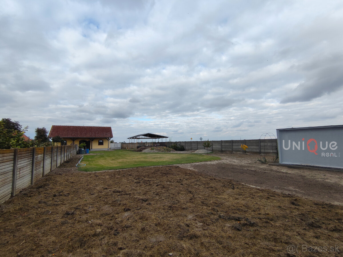 NA PREDAJ ROZOSTAVANÝ RODINNÝ DOM V ZLATNEJ NA OSTROVE - 3