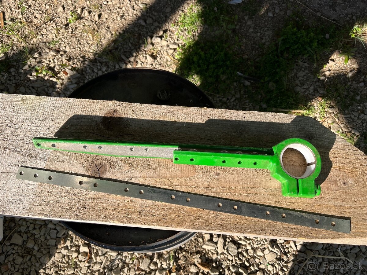 AH233878 Hlava kosy JD 600R - 3