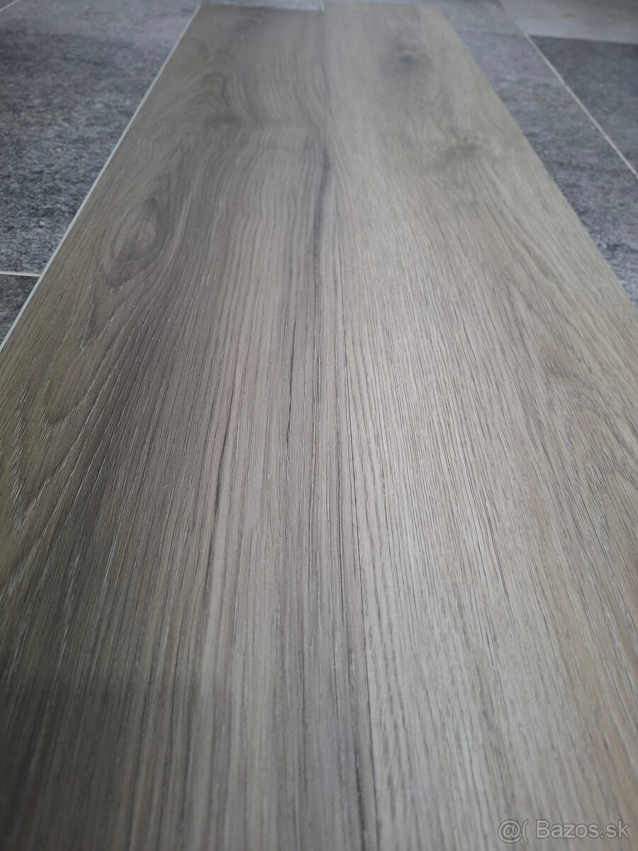 Predám kompozitnú vinylovú podlahu SPC imitácia dreva 9204 - 3