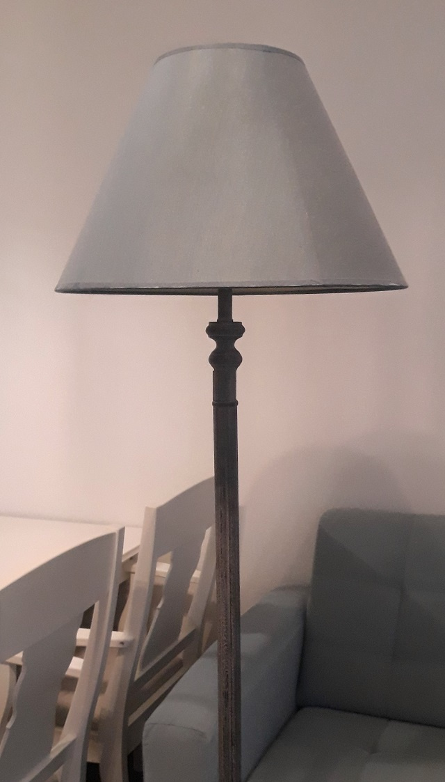 Predám vysokú stojacu lampu - ako nová - 3