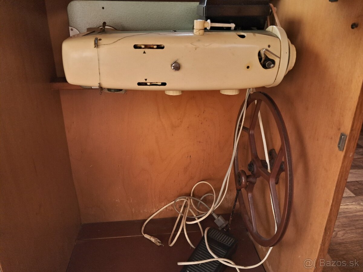 Predám šijací stroj - 3