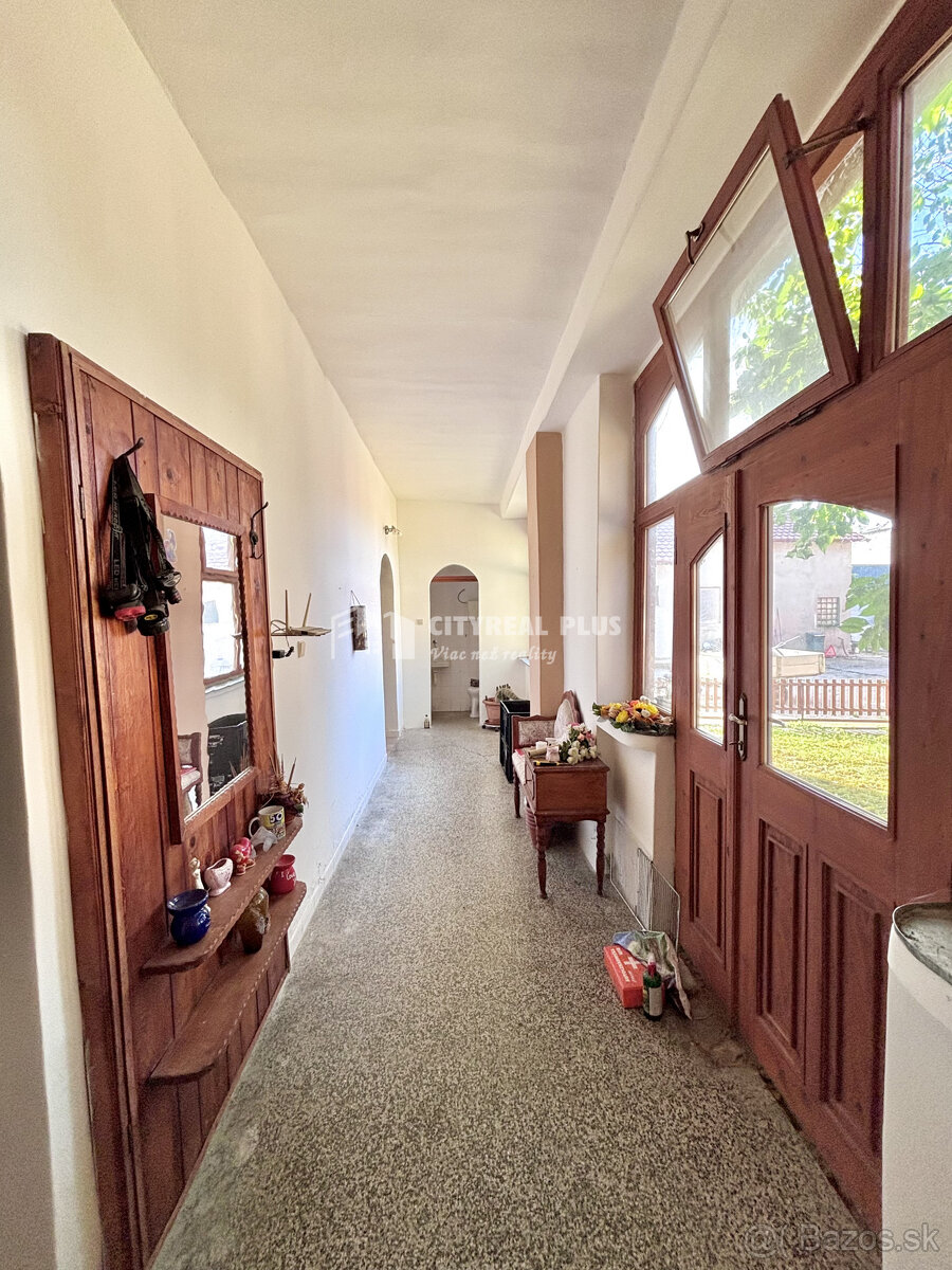 Ponúkame Vám na predaj rodinný dom s veľkým pozemkom v meste - 3