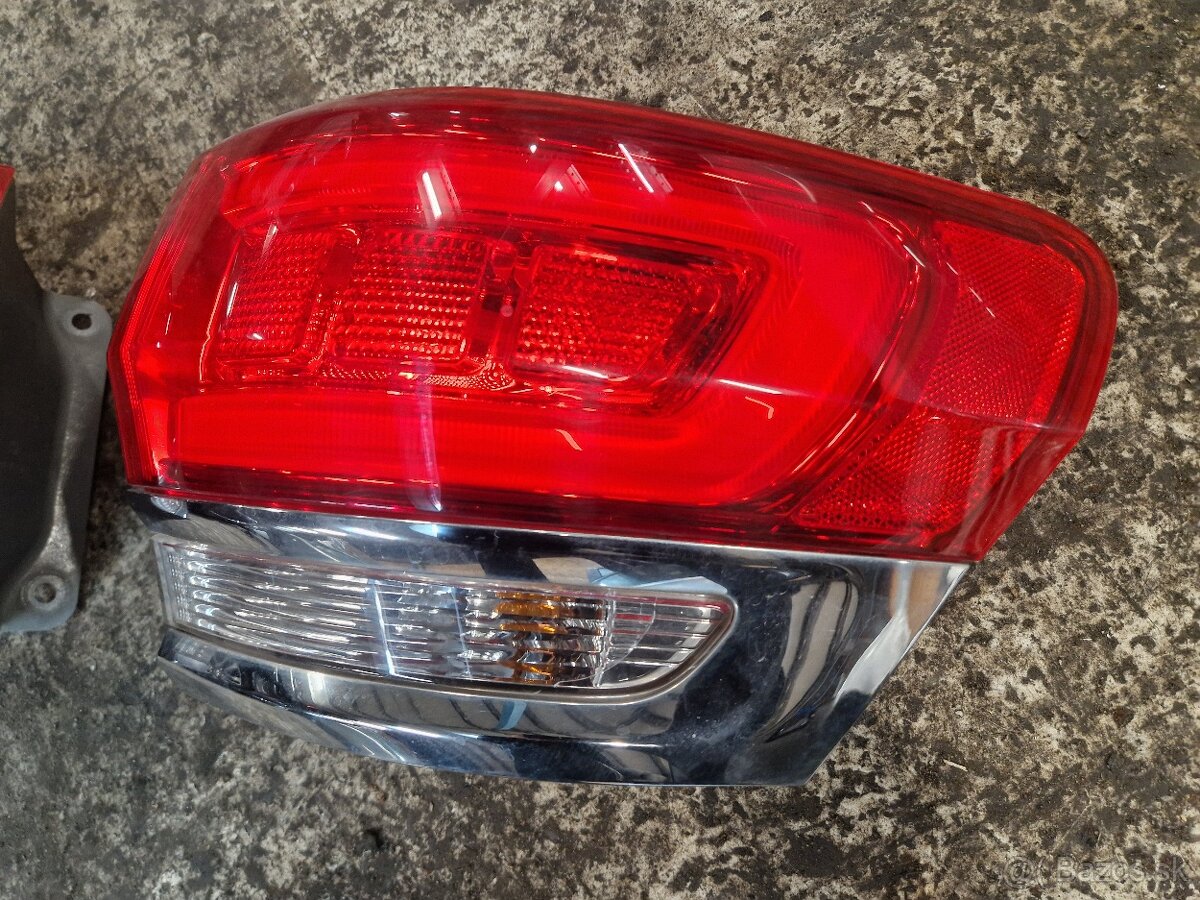 Zadné svetlá Jeep Grand Cherokee WK2 - 3