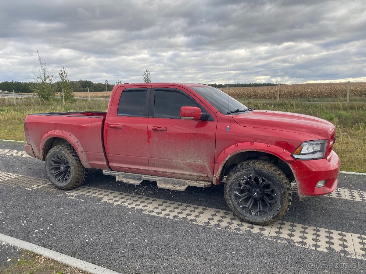 Dodge Ram 5.7 z LPG 4x4 CERVENY TOP - 3