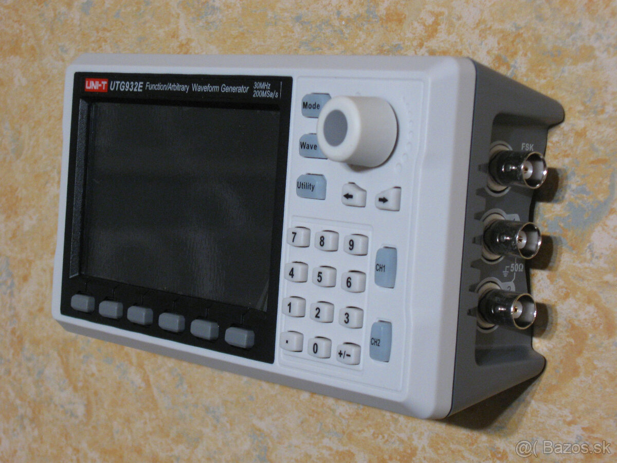Generator funkcii Uni-T UTG392E - 3
