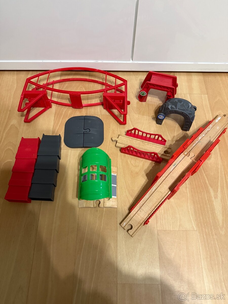 Drevené koľajnice s príslušenstvom. - 3