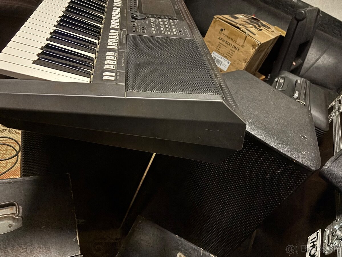 Yamaha PSR S770 - 3