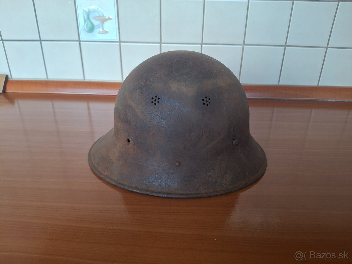 Ceskoslovenska prilba VZ 29 - 3