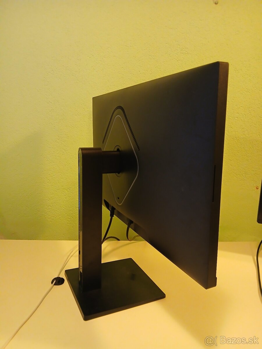 Herny monitor HP Omen 27" 4k 144HZ 1ms G-sync - 3