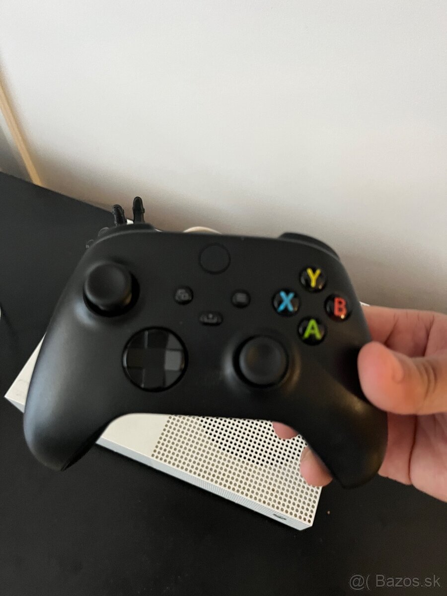 Xbox one s 1TB - 3