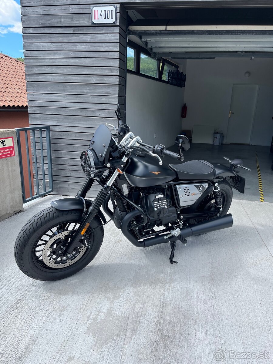 Moto Guzzi V9 Bobber Special Edition - 3