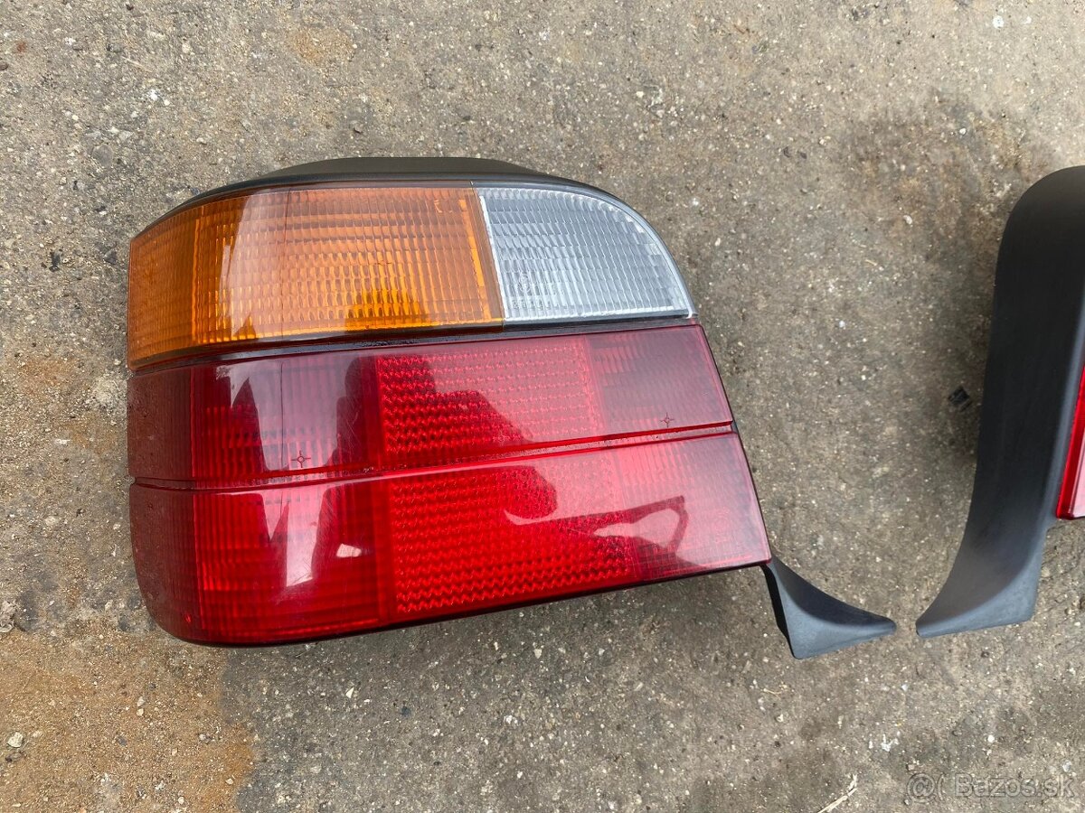 Predám zadné svetlá na BMW e36 TOURING - 3