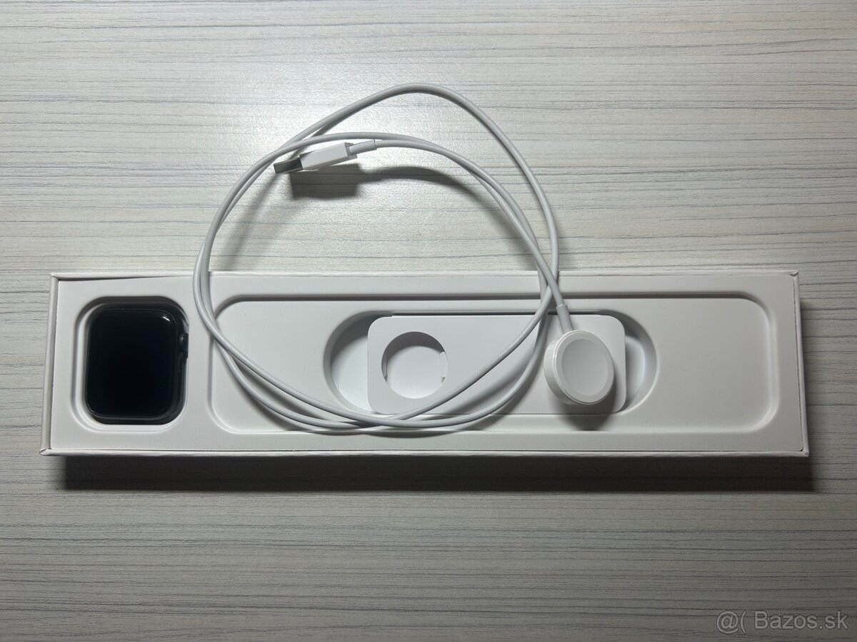 Apple Watch SE 44mm + 4 remineky - 3