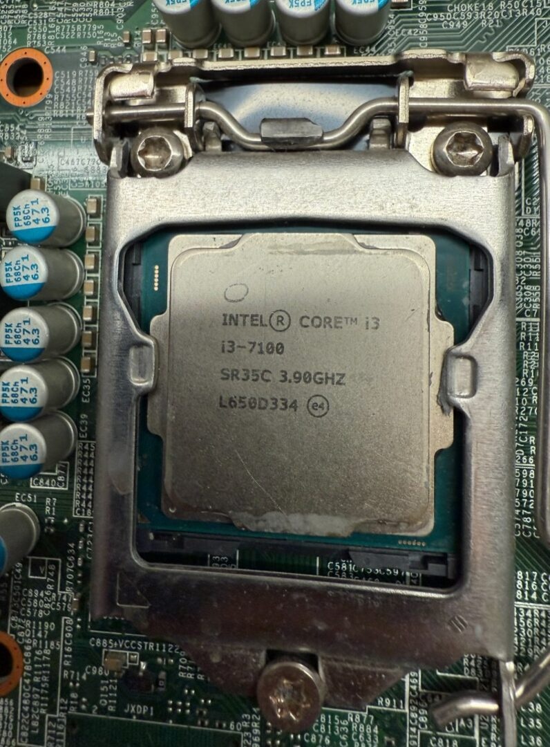 Predám netestovanú Lenovo dosku s procesorom i3 7100. - 3