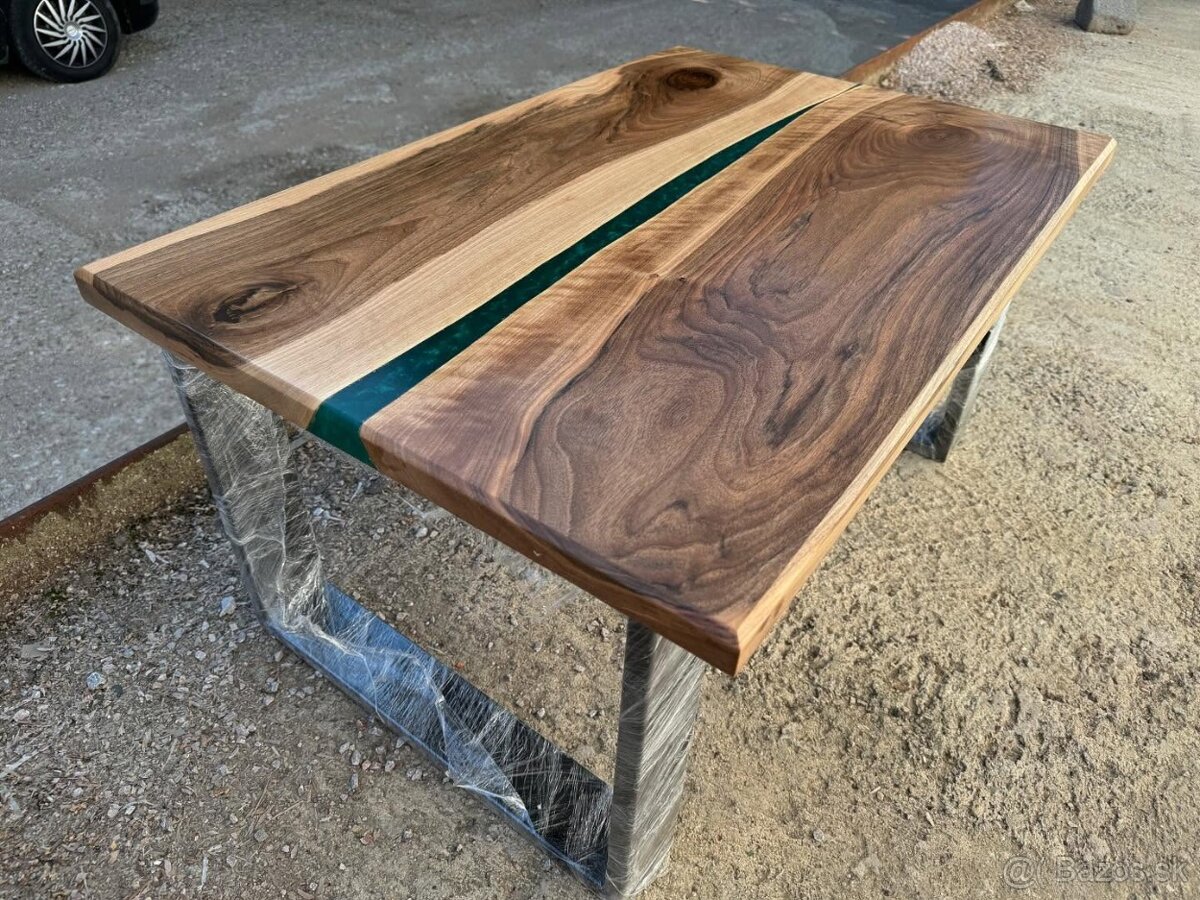 Konferenčný orechový stôl z masívu s epoxidom - 3