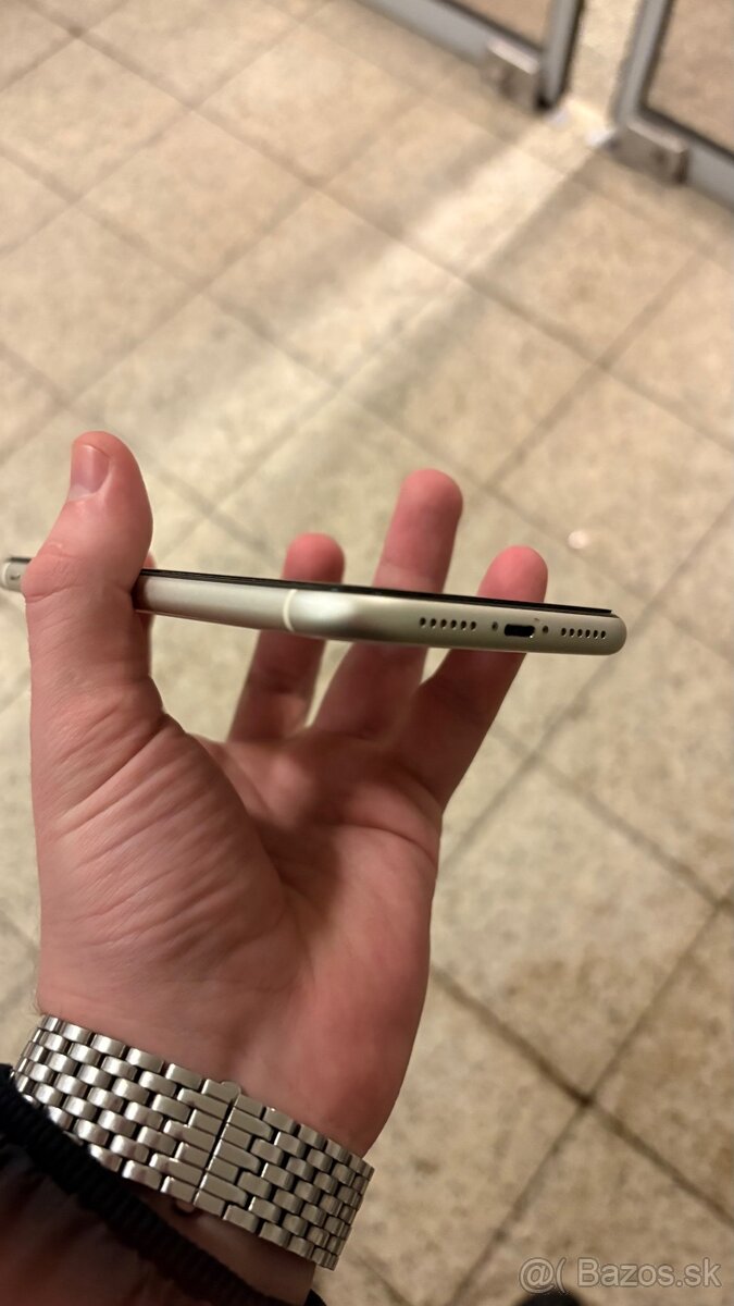 iPhone 11 - 3