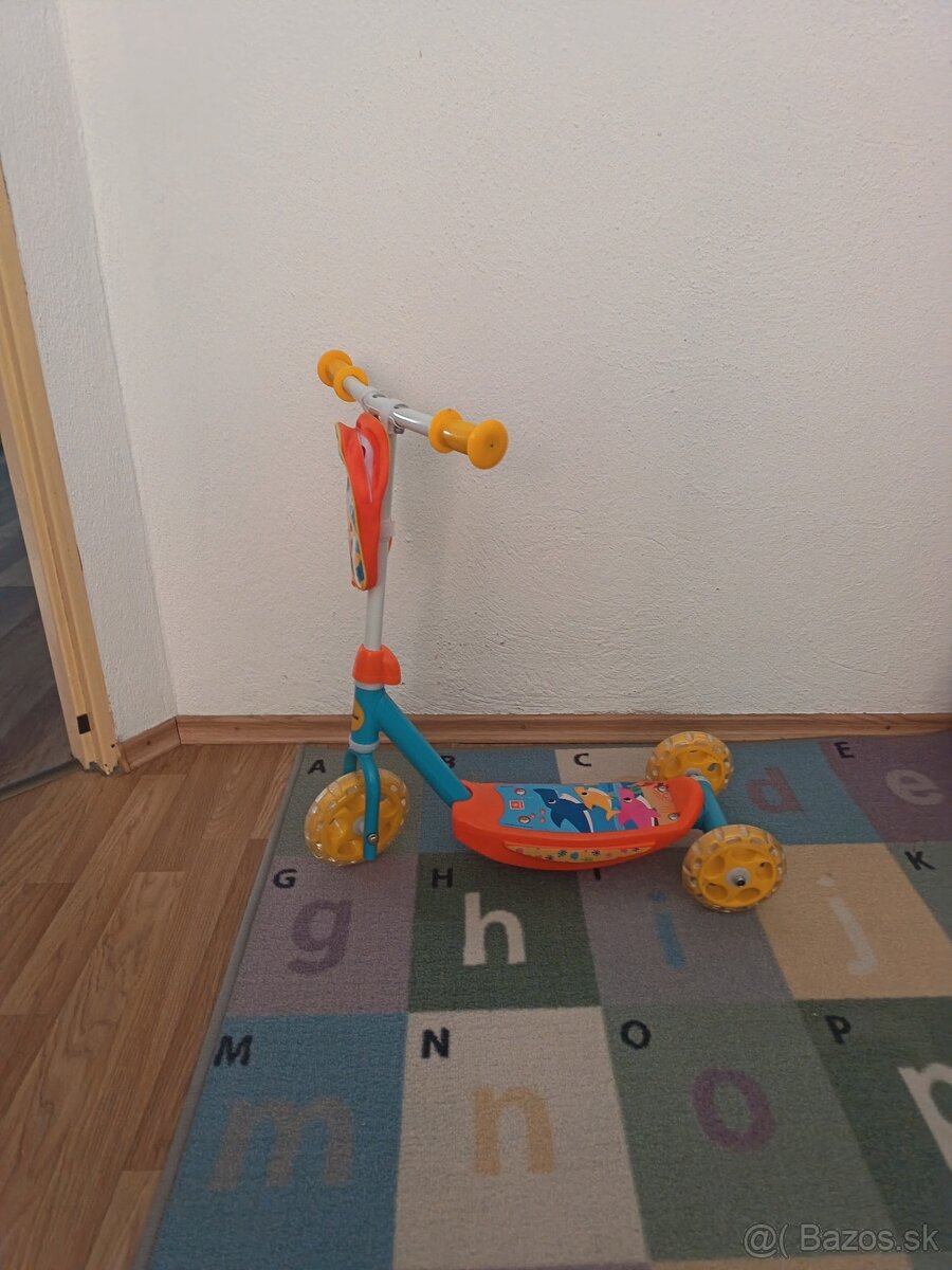 Predám kolobežku Baby shark. - 3