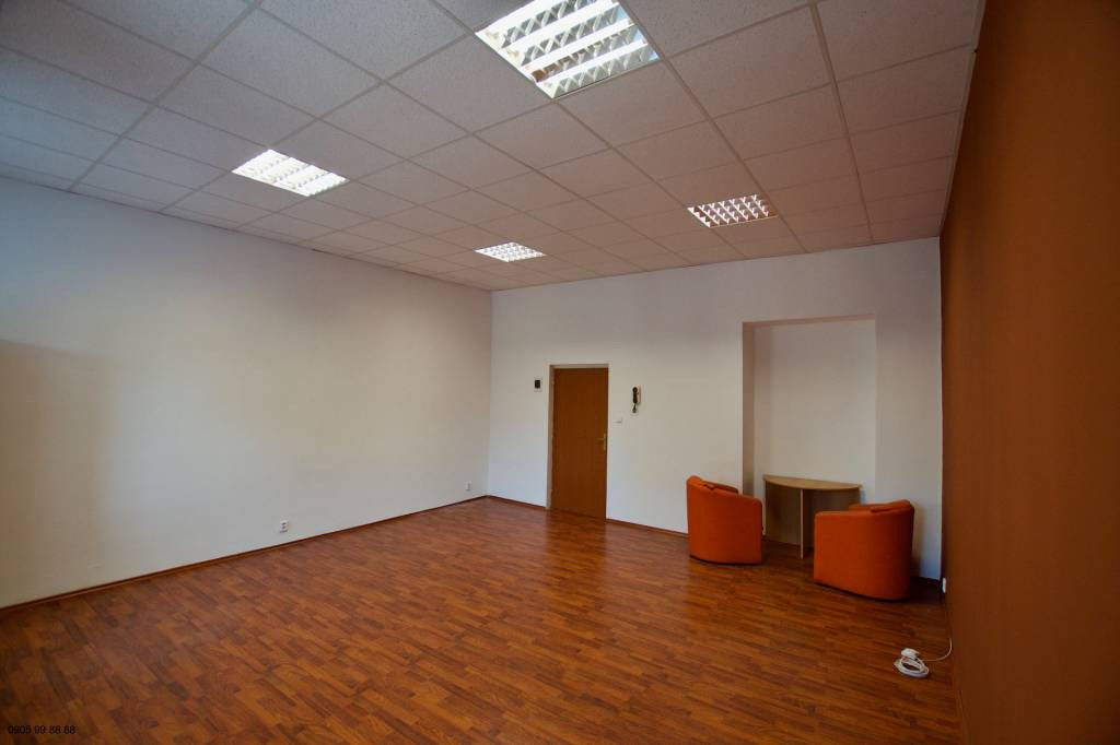 Rekonštruované priestory - 35 m2 - v centre - 3