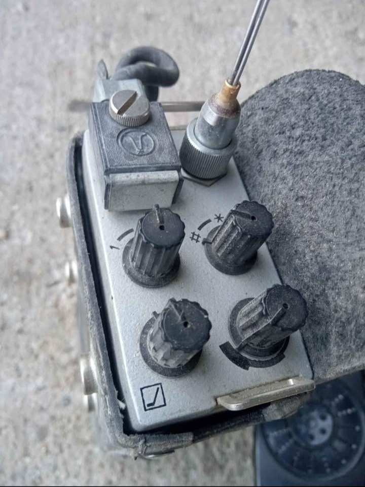 Predám tieto vojenské vysielačky (funkčné) bez batérie - 3