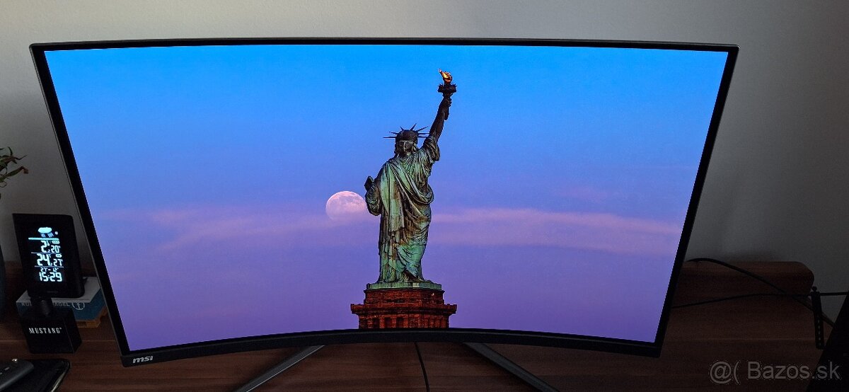 Monitor 31,5″ MSI MAG 321CUP QD-OLED čierny 4k 3840 × 2160 - 3