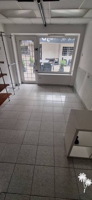 PRENÁJOM: obchodný priestor v centre, Piešťany - 3