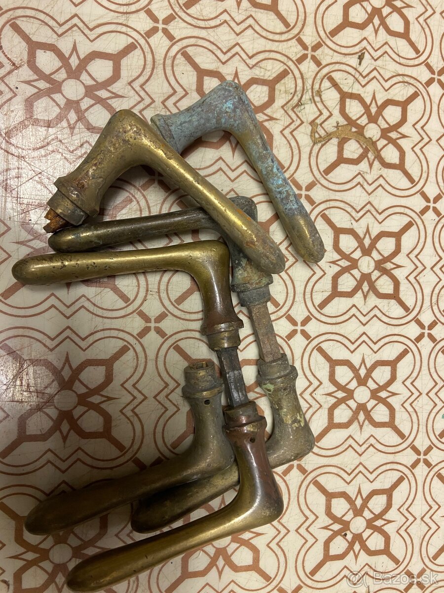 Mosadzne kľúčky a šťítky - 3