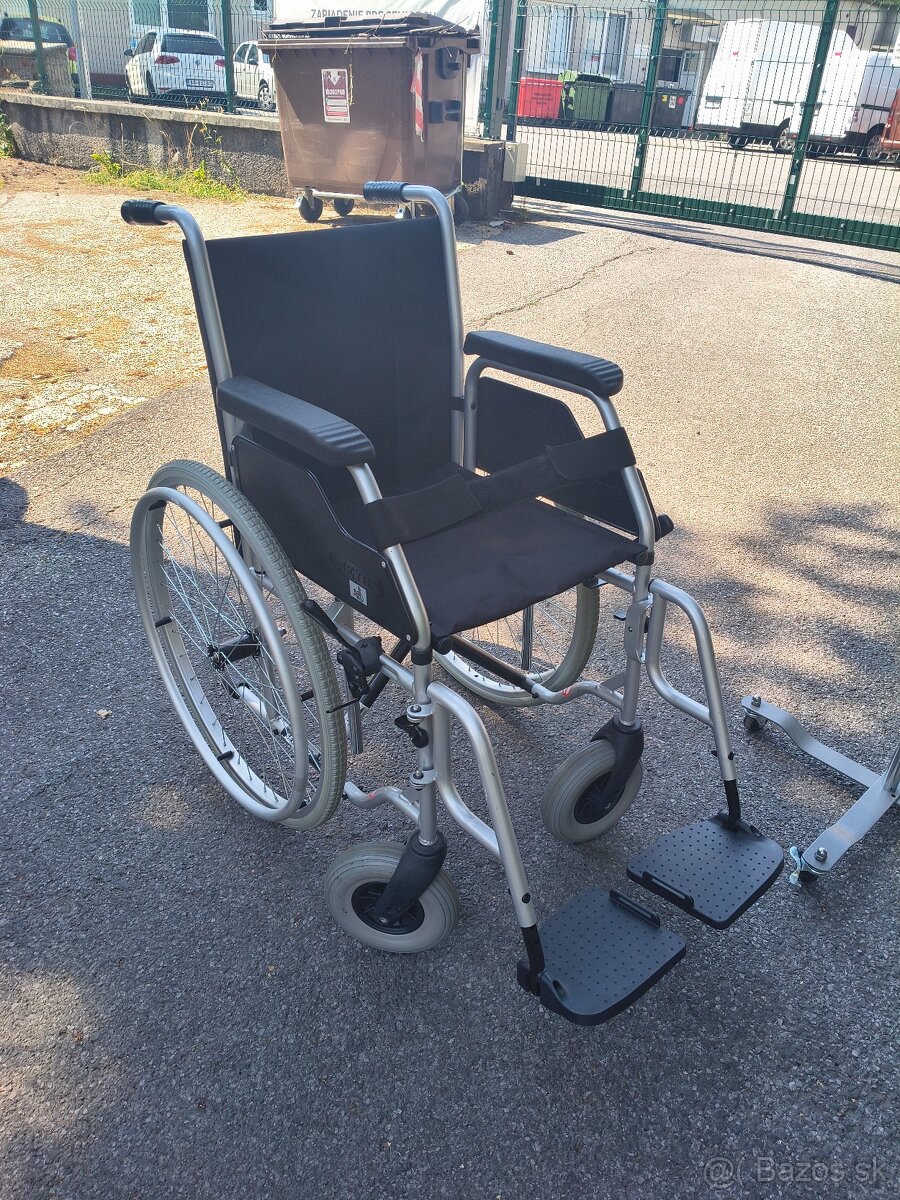 Invalidný vozík a vysoké chodítko - 3
