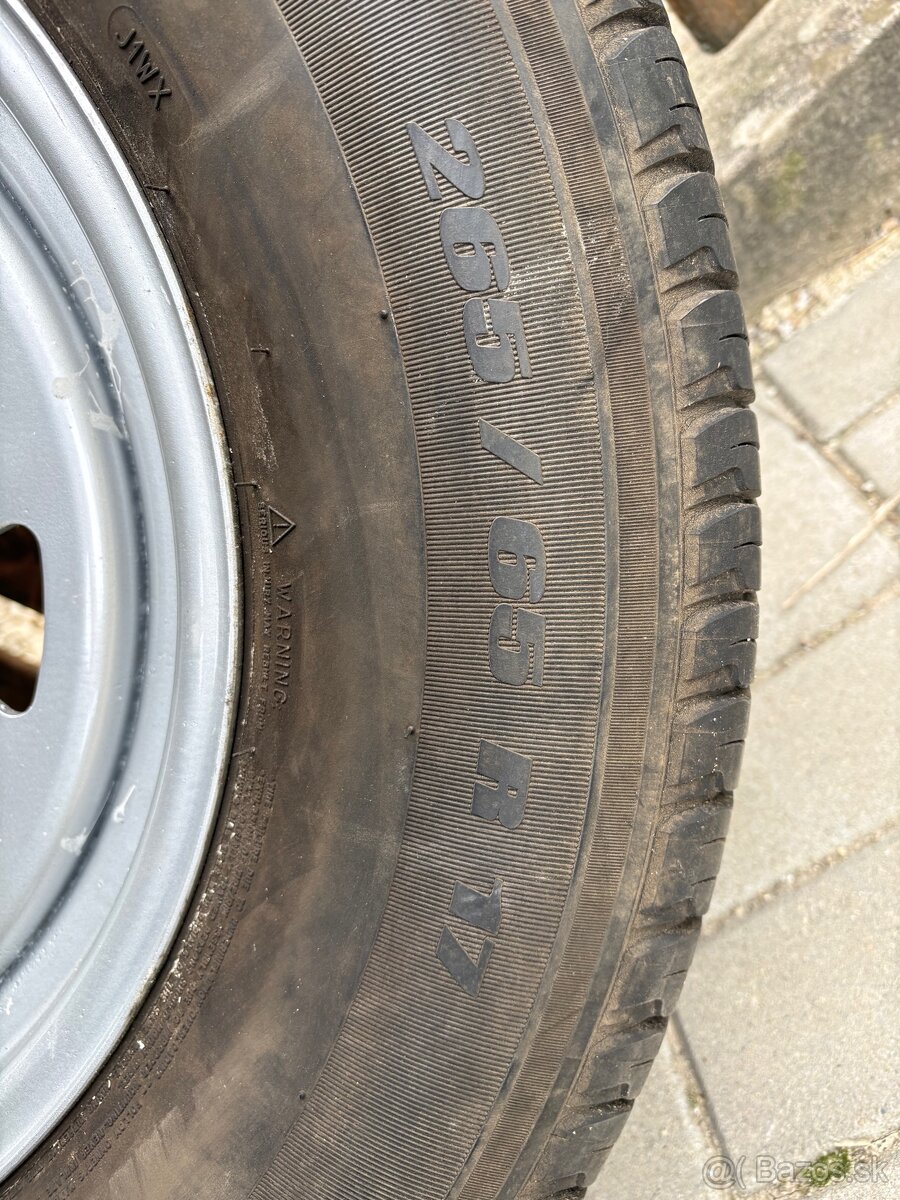 Predám gumy 265/65 r17 - 3