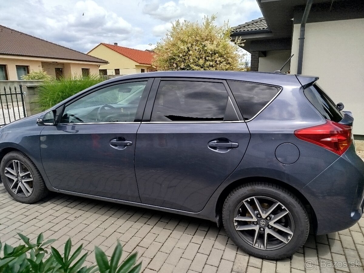 Predam Toyotu Auris - 3