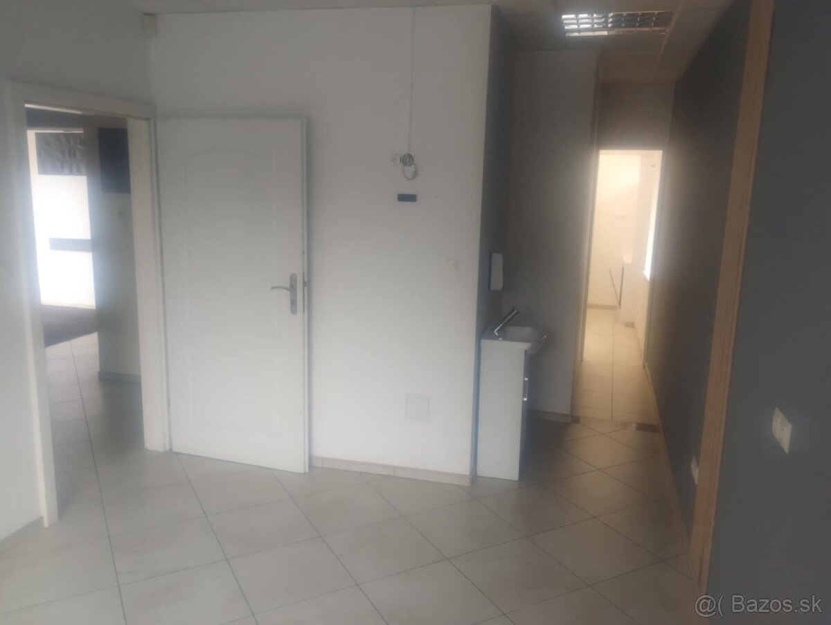 Nebytové priestory v centre Tvrdošína - 3