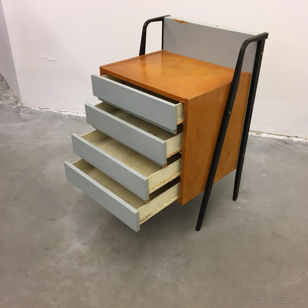 Predam Retro komoda skrinka Tatra Nabytok nocny stolik. - 3