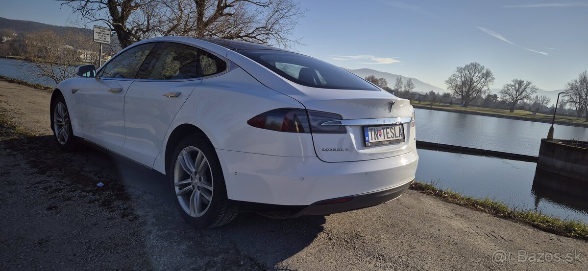 Tesla S85 - 3