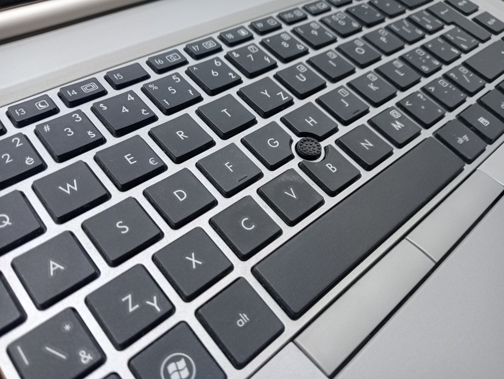 Hp elitebook 8460p , Intel(R) Core™i5 , 8gb ram , 240gb - 3