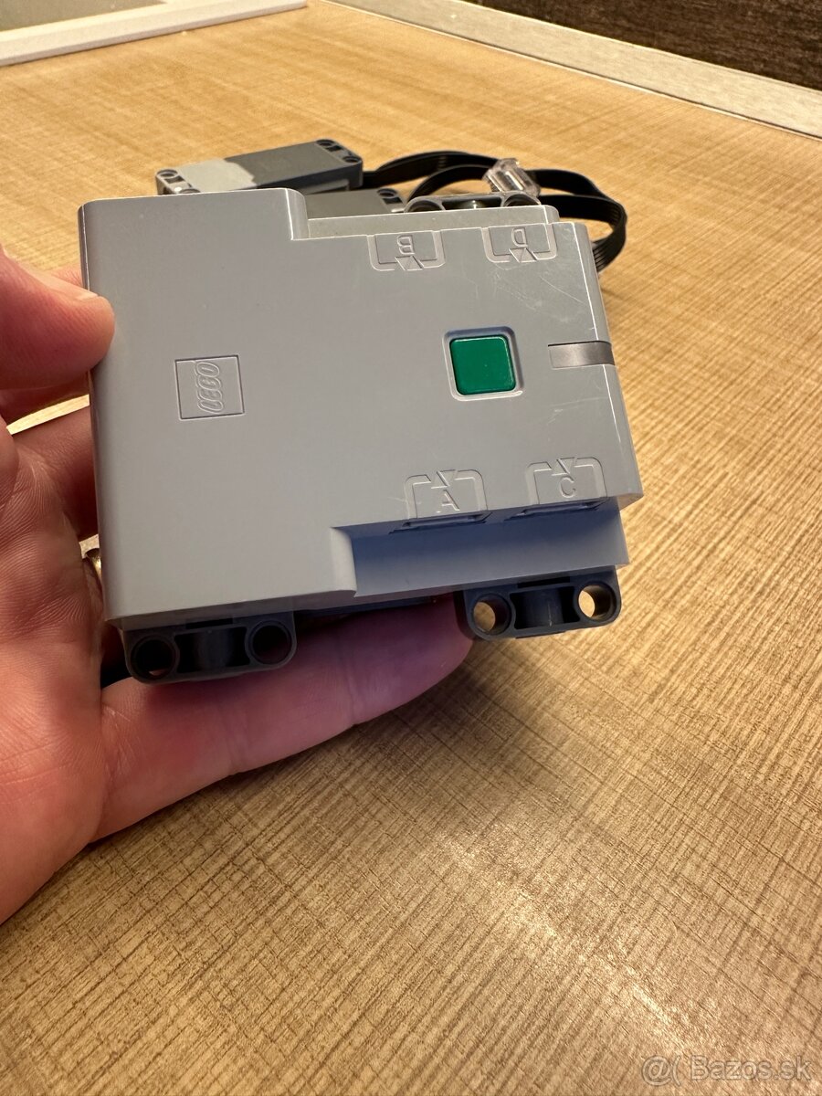 Predám Lego Powered Hub 88012 + 2x Veľký motor L motor 88013 - 3