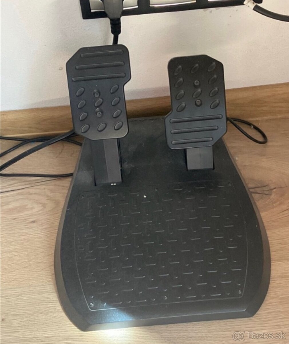 Ferrari volant na konzoli - 3