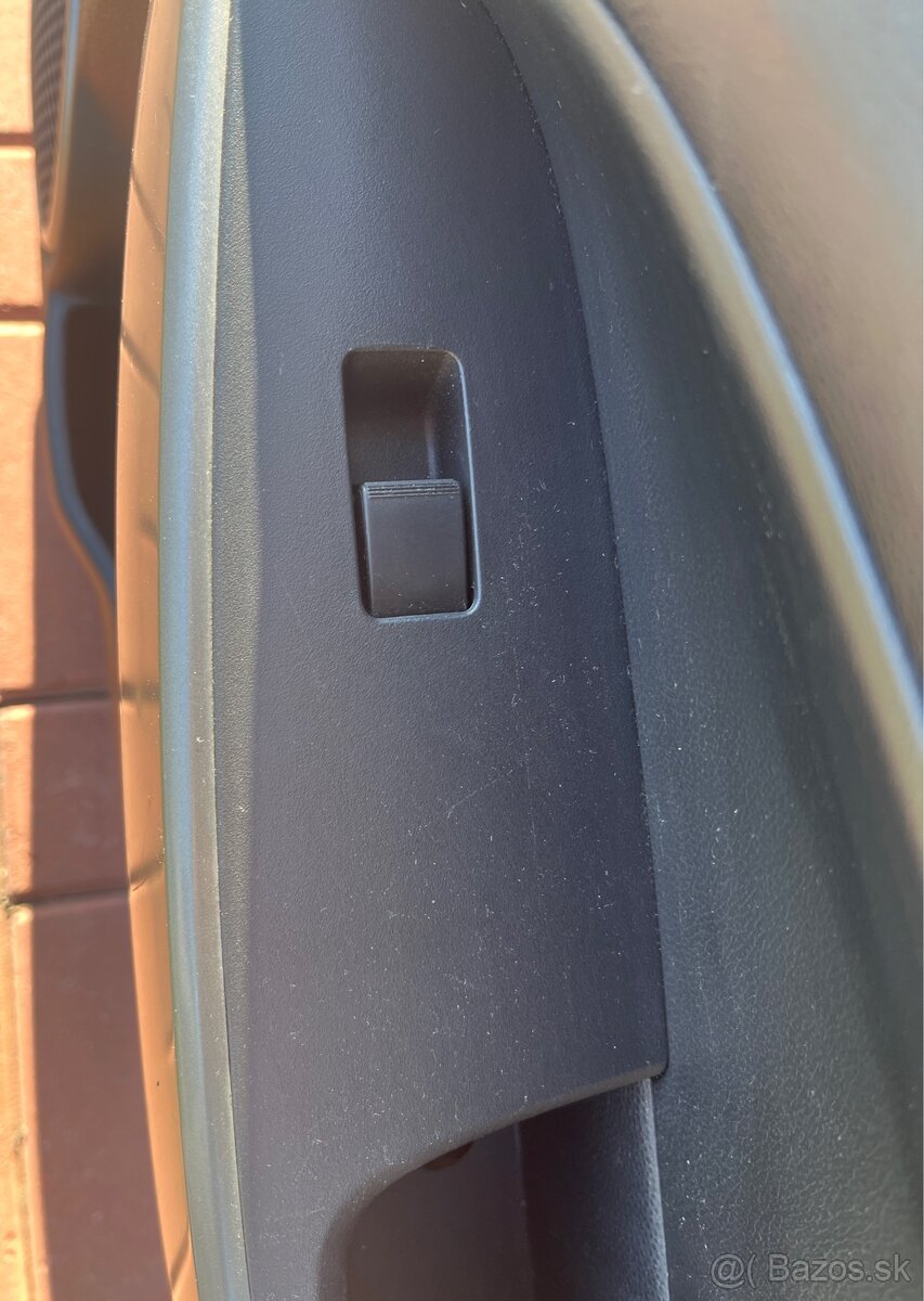 Predám tapacírum pre predné pravé dvere Mazda 2 - 3