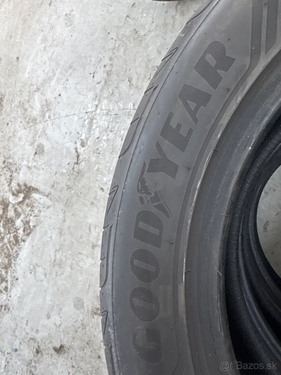 Predám letné 4ks 235/55 R19 GOOD YEAR - 3