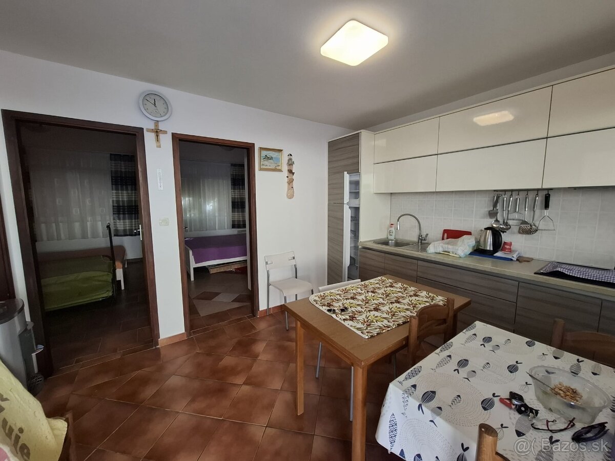 Chorvátsko, dvojspálňový apartmán 30 metrov od mora. - 3