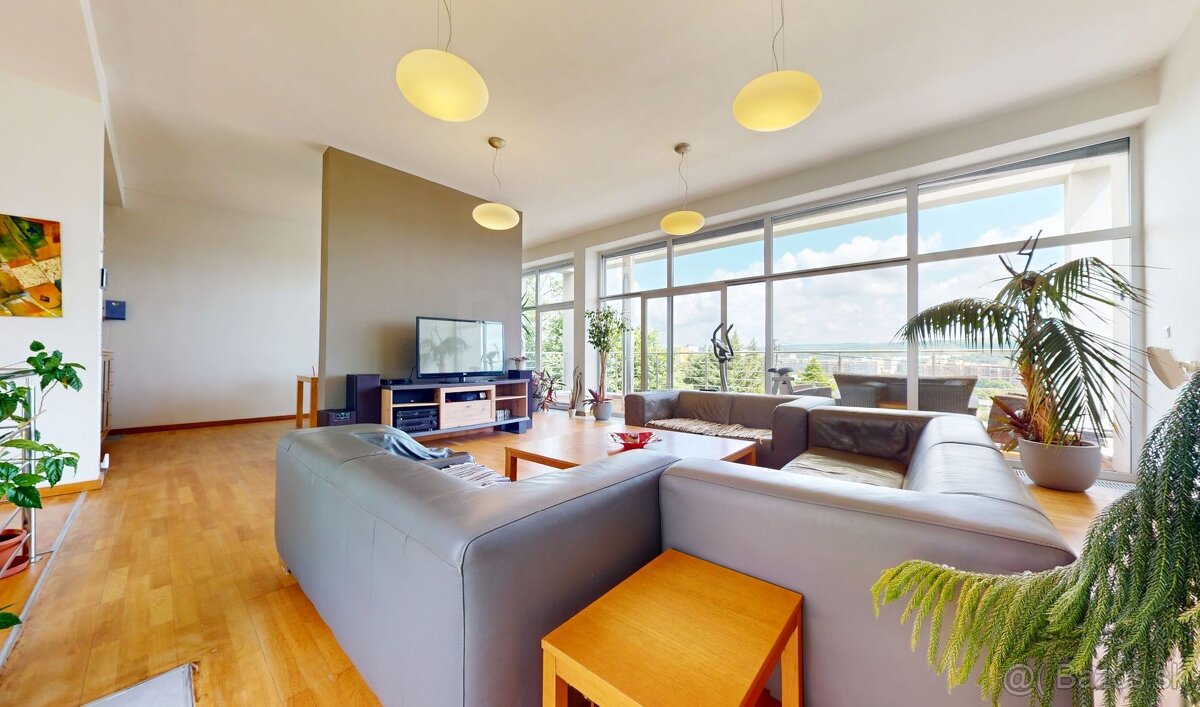 Výnimočný 6 izbový rodinný dom pri lese, Dúbravka - 3