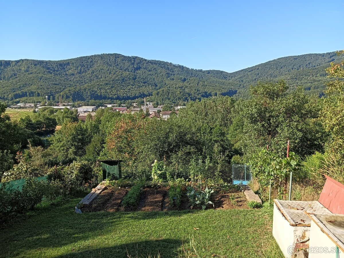 Udržiavaná záhrada s chatkou - 3