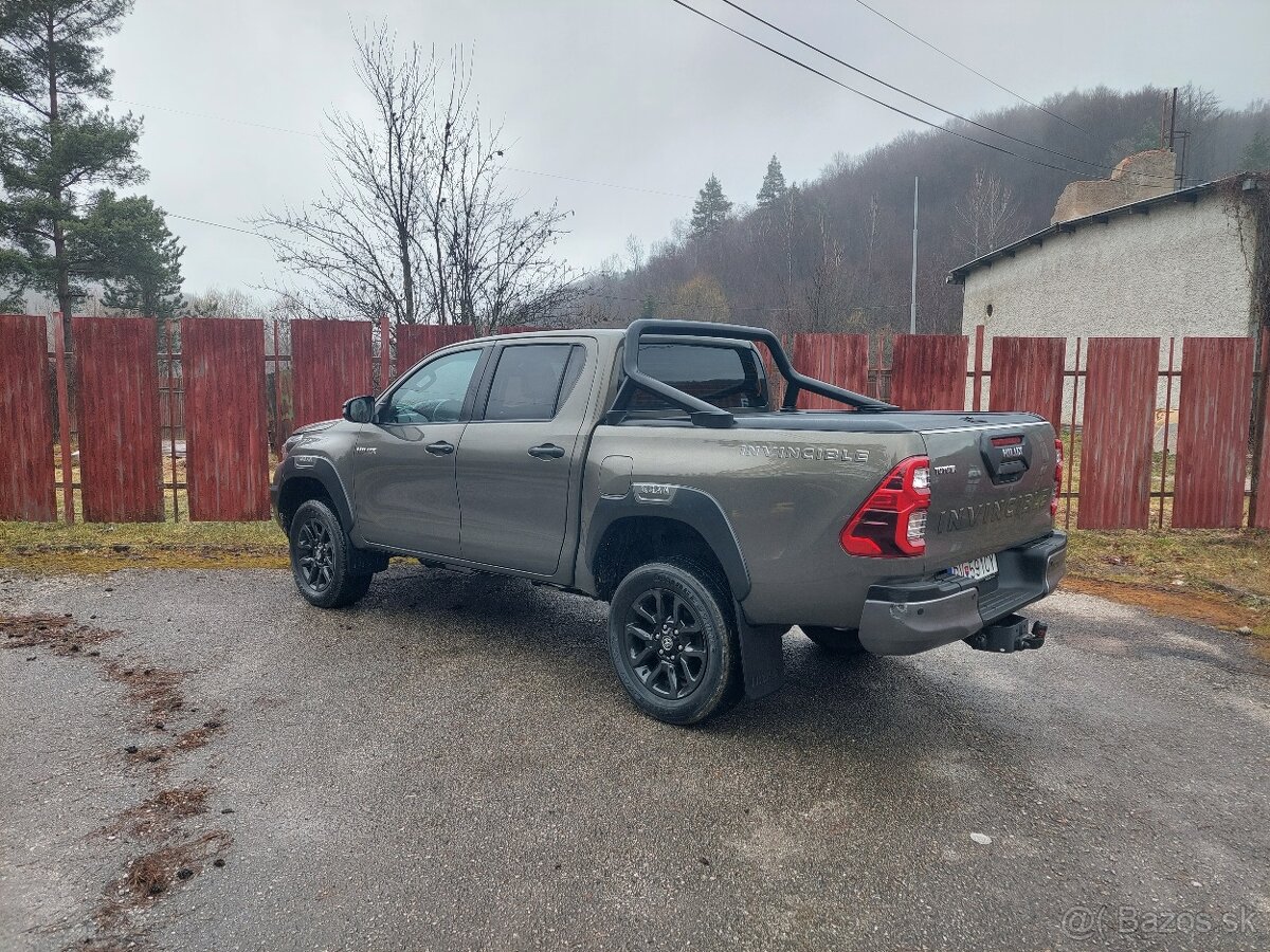 Toyota Hilux DC 2.8 I D-4D Invincible 4x4 A/T odpočet DPH