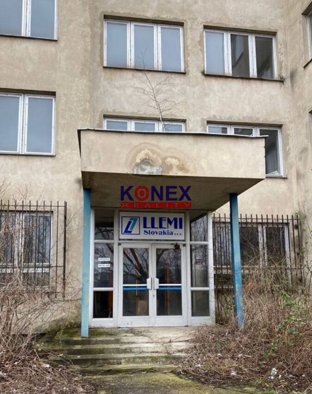 Na prenájom/predaj – priemyselné pozemky s budovami, Strážsk - 3