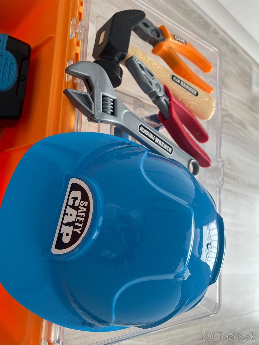 Kufrik s vrtackou a naradim - 3