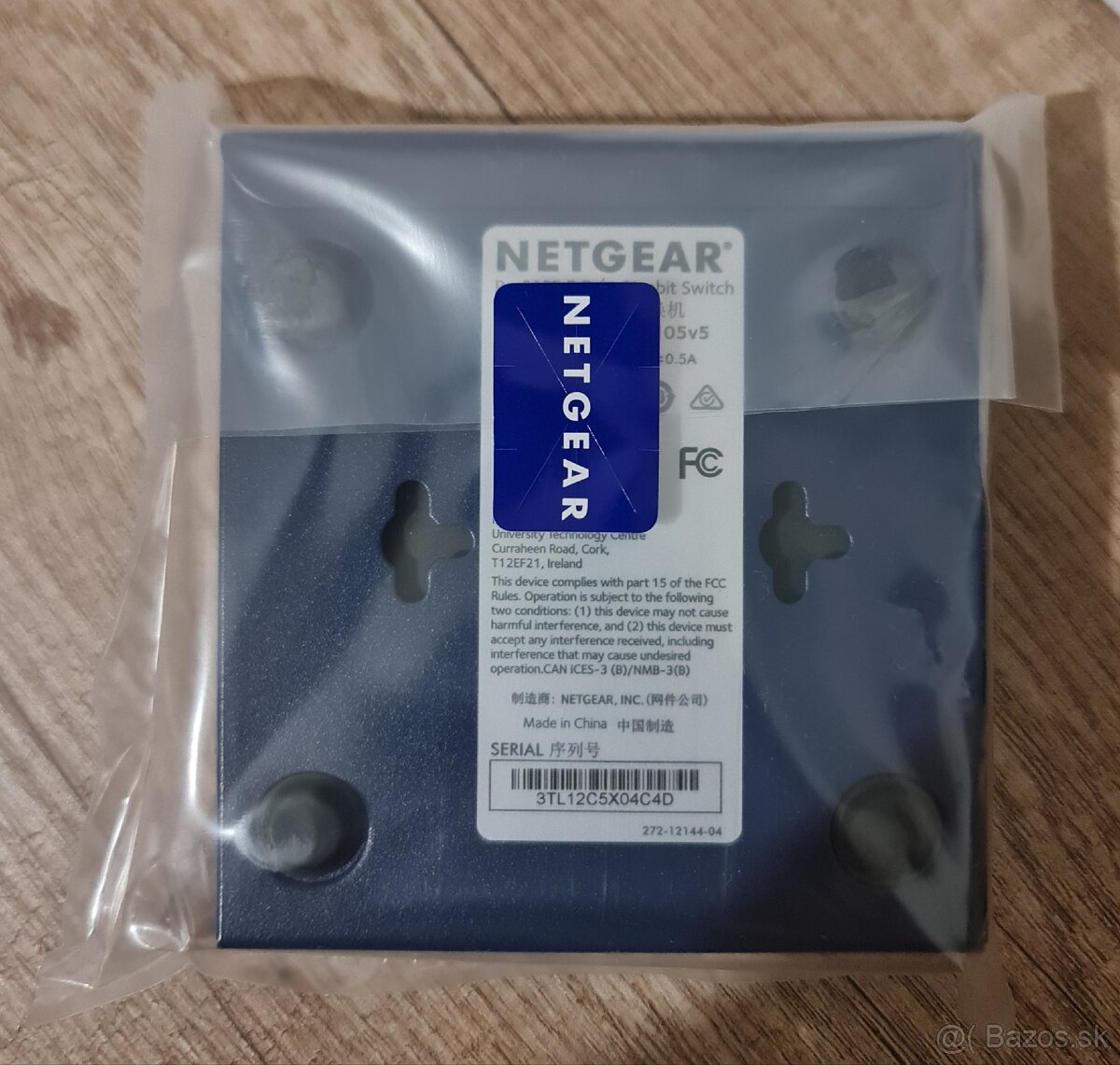 Netgear ProSAFE GS105 GbE switch - 3