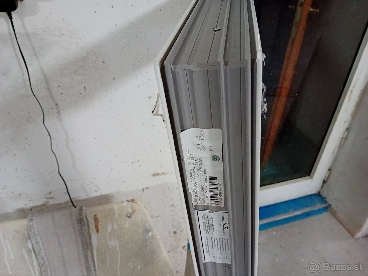 Okno plastove 810x1290, Rám, pevné, bez skla.. Nepoužité - 3