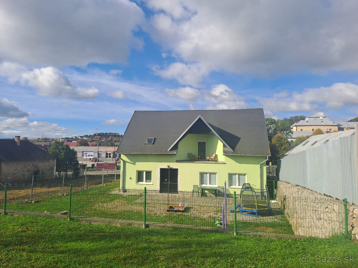 Na predaj zaujímavá budova a veľký pozemok v obci Fintice. - 3