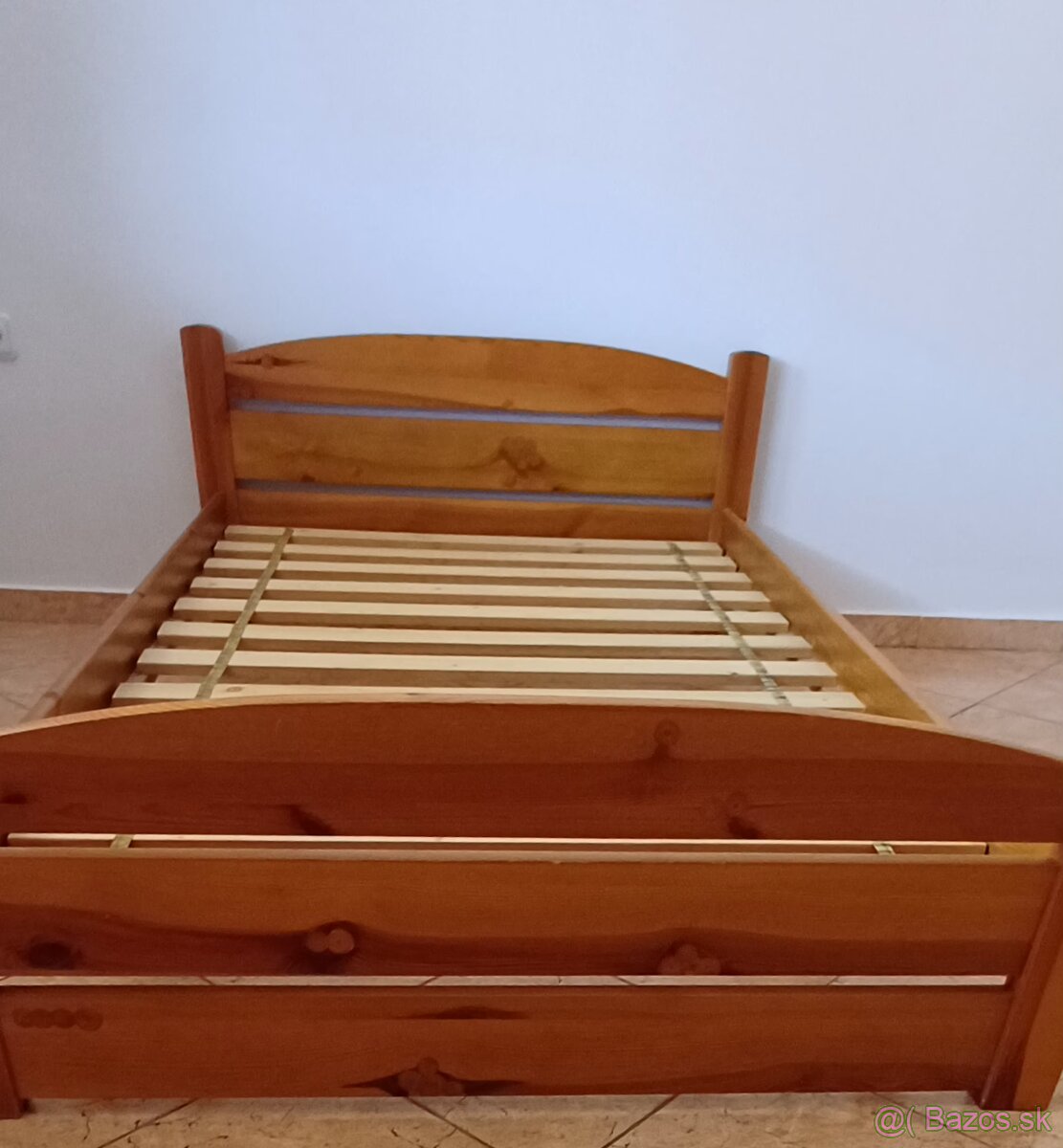 Predám posteľ z masívu - 3